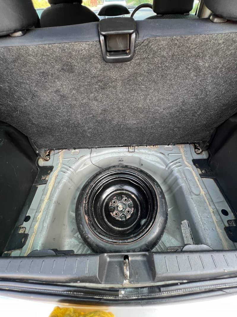 Toyota Vitz 2005 4