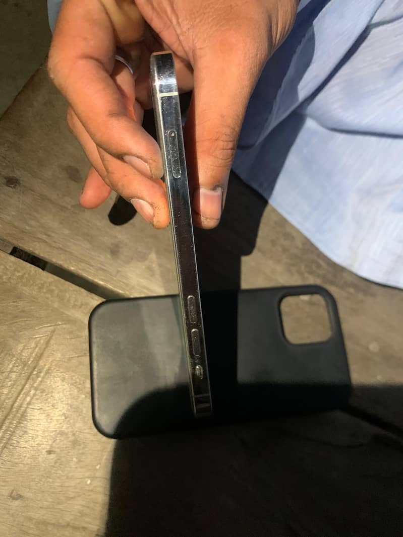 Apple iPhone 12 Pro 4