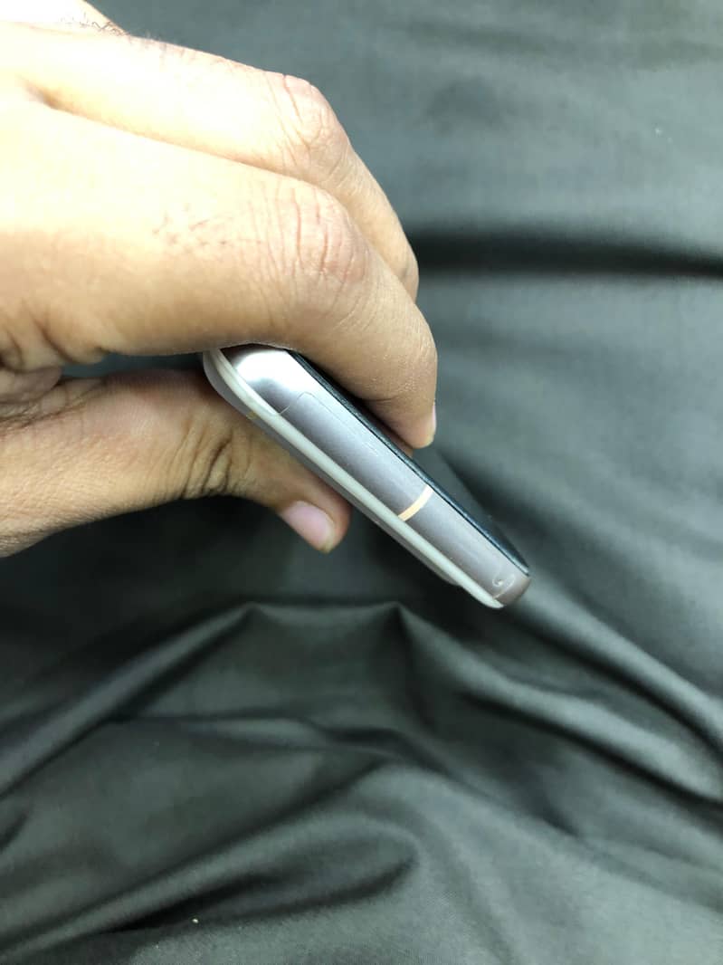 Google Pixel 8 4