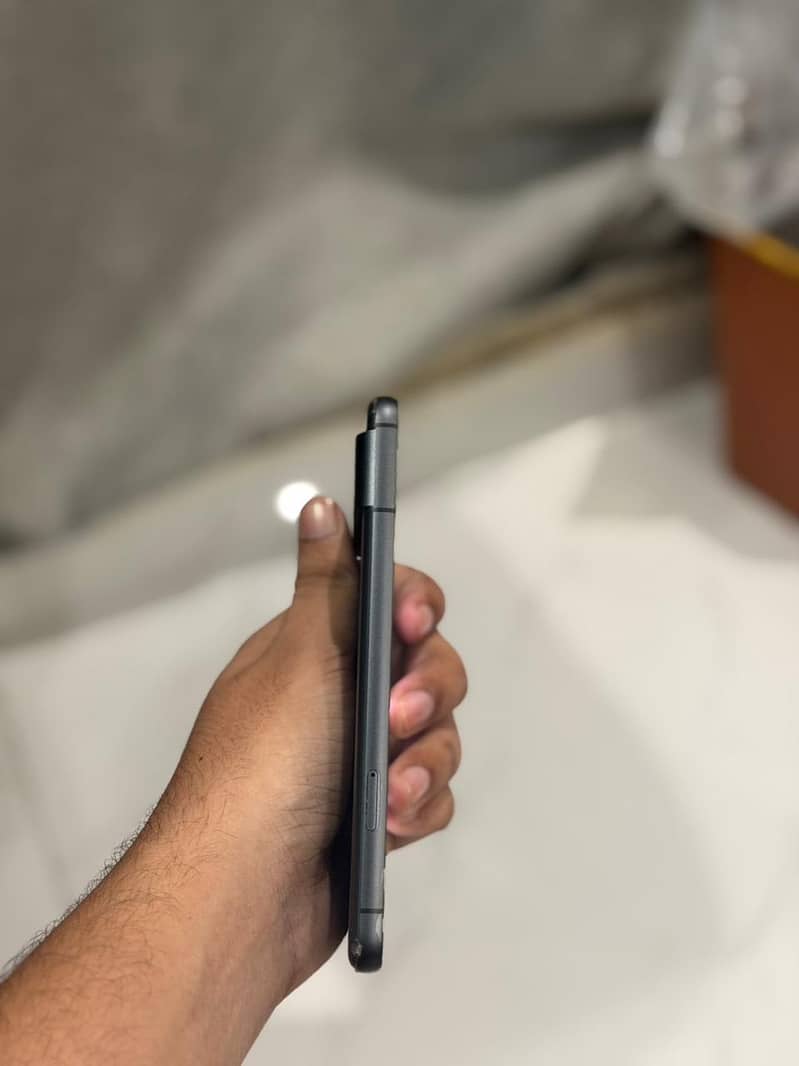 Google Pixel 8 4
