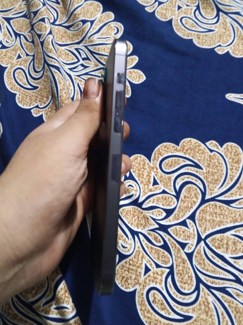 Apple iPhone 14 Pro Max 1