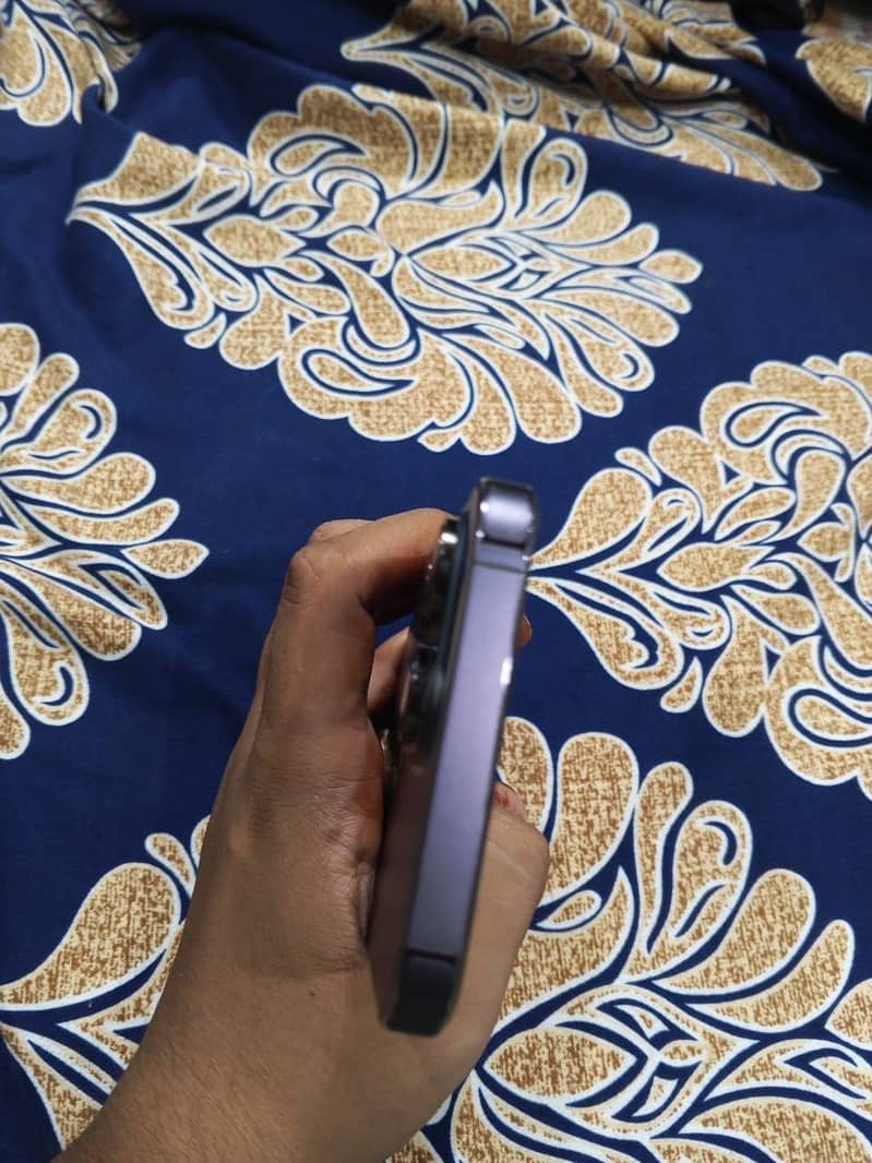 Apple iPhone 14 Pro Max 6