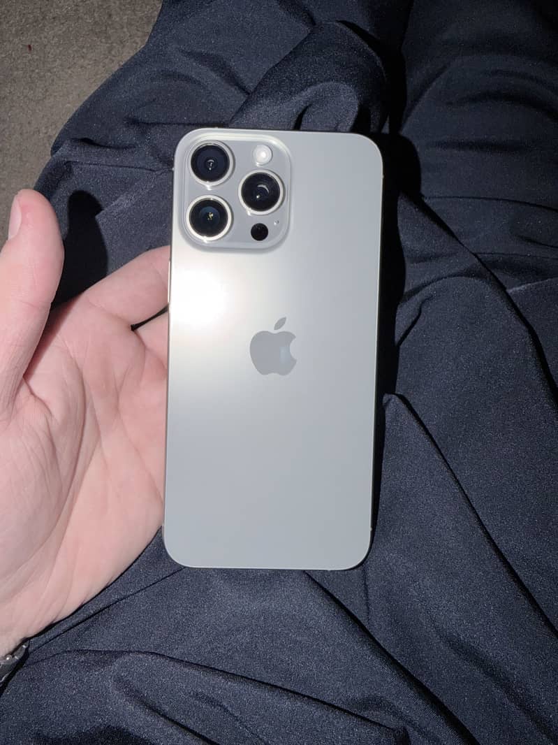 Apple iPhone 15 Pro Max 0