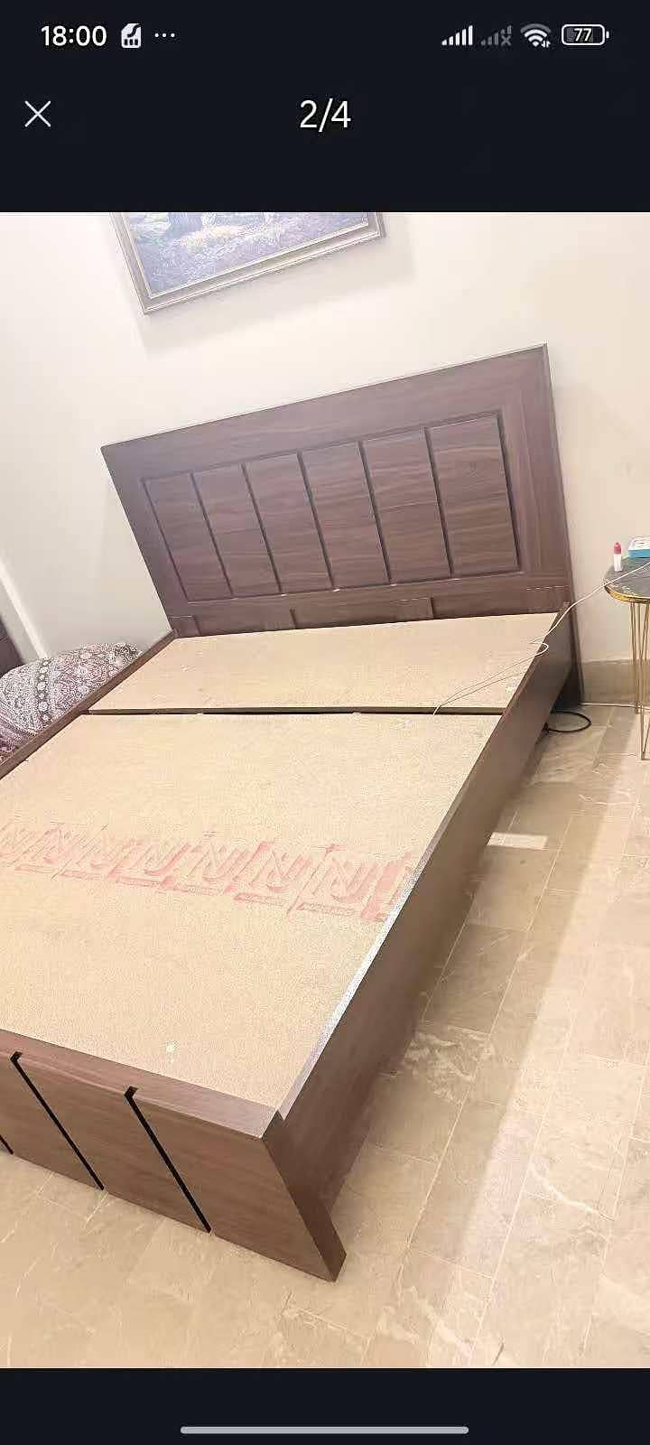 Queen bed 0