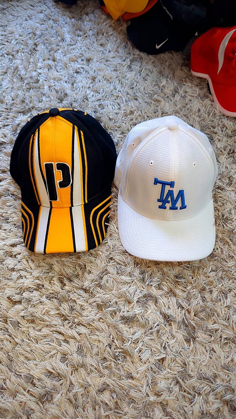 TOP CAPS 16