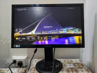 Monitor 24", excellent condition