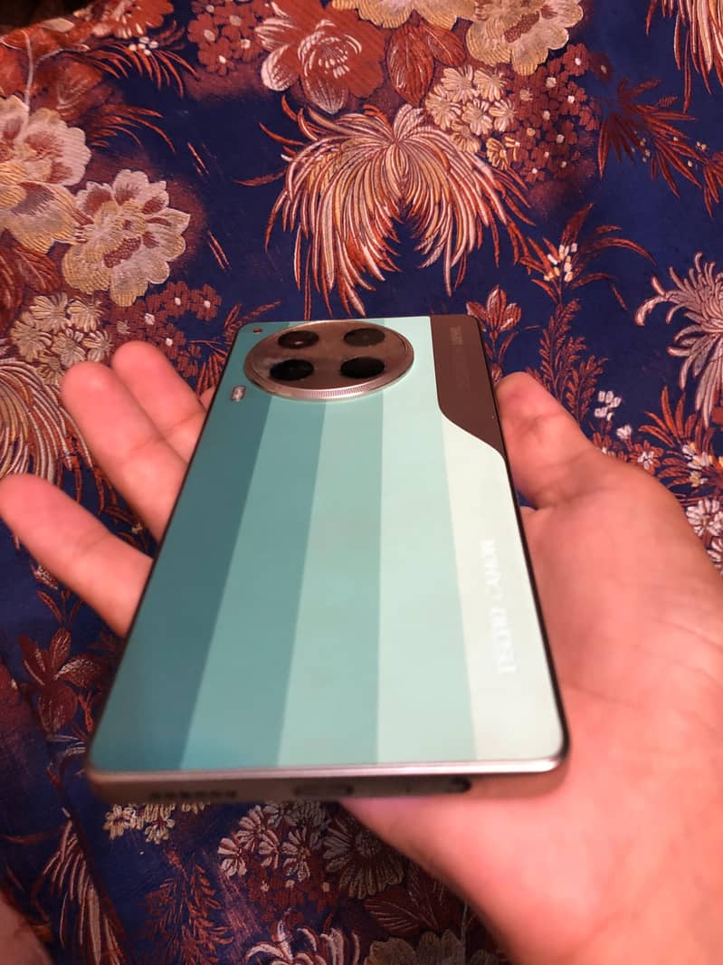 Tecno CAMON 30 1