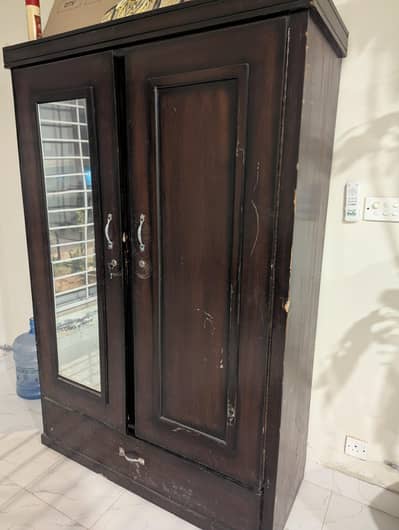 Beautiful Wooden 2-Door Almirah/Wardrobe with Mirror & Drawer – Used