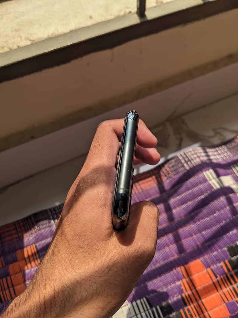 Apple iPhone 11 Pro 3