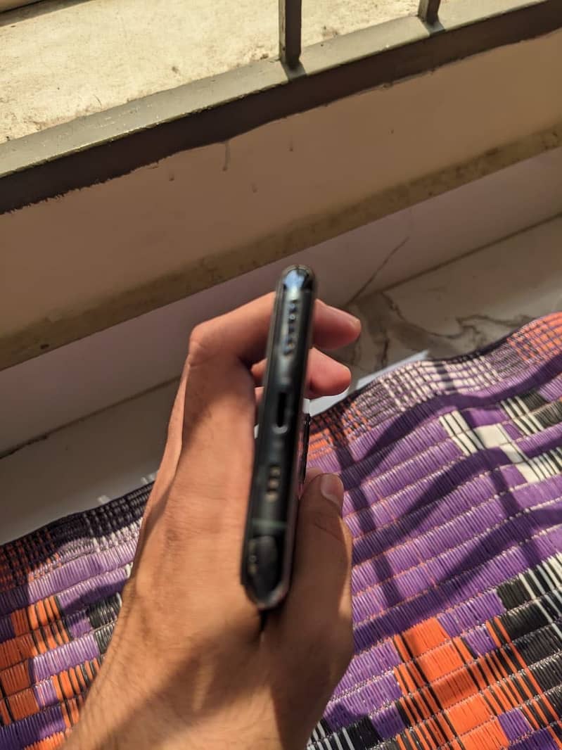 Apple iPhone 11 Pro 4