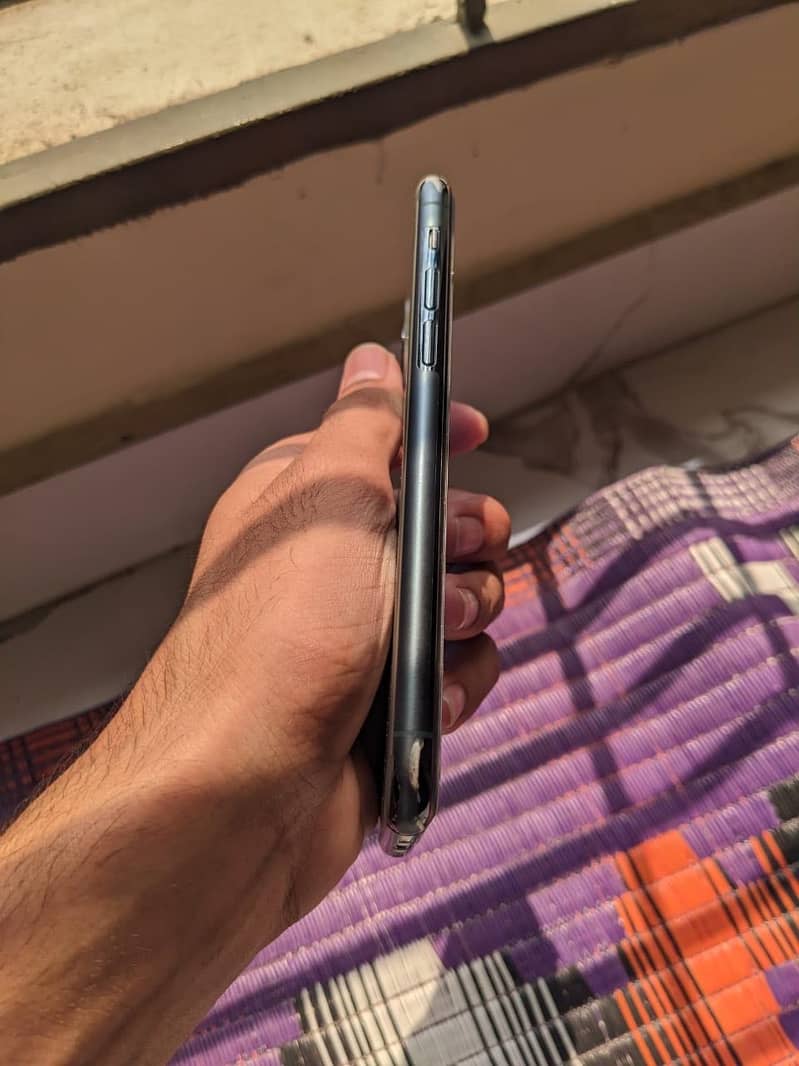Apple iPhone 11 Pro 6