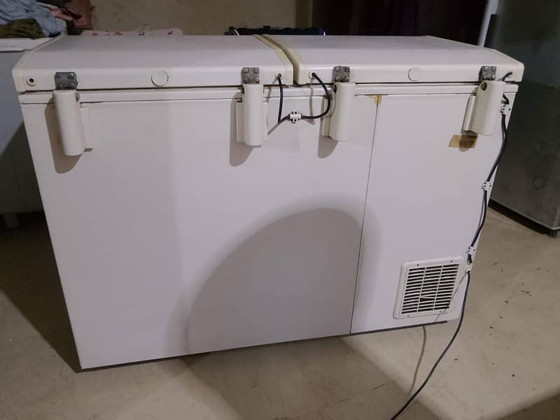dee freezer double door 0