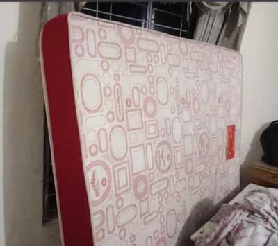 master molty foam queen size matrres in good condition