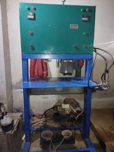 paper plates machine with 5 dies 10/10 condition