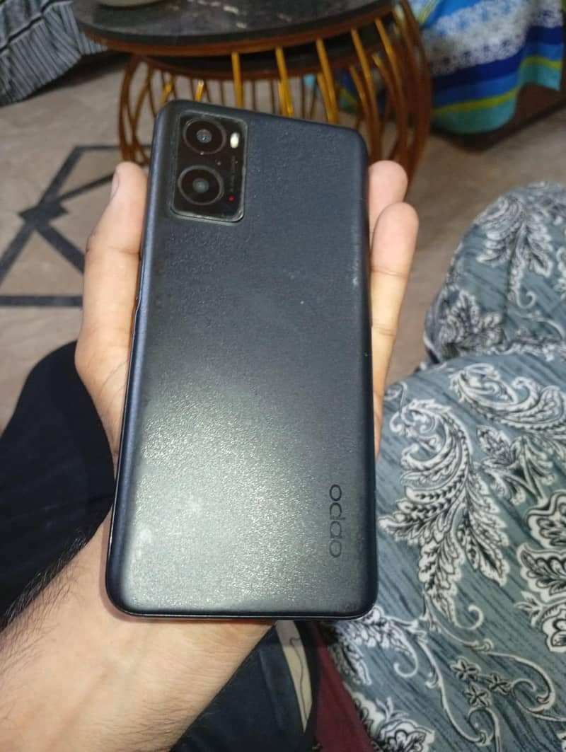 OPPO A76 1