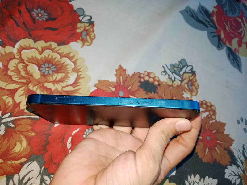 Apple iPhone 13 3