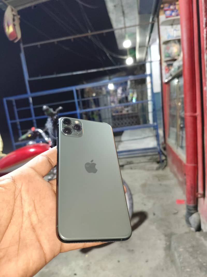 Apple iPhone 11 Pro Max 1