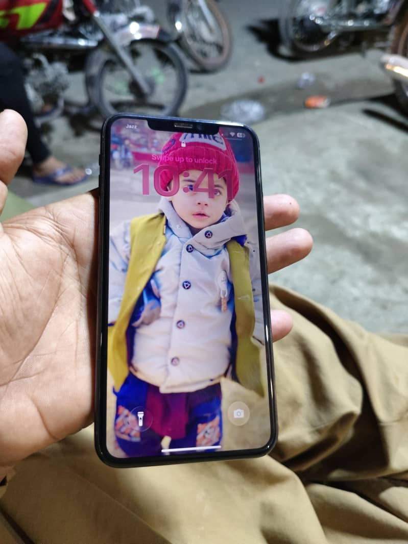 Apple iPhone 11 Pro Max 2