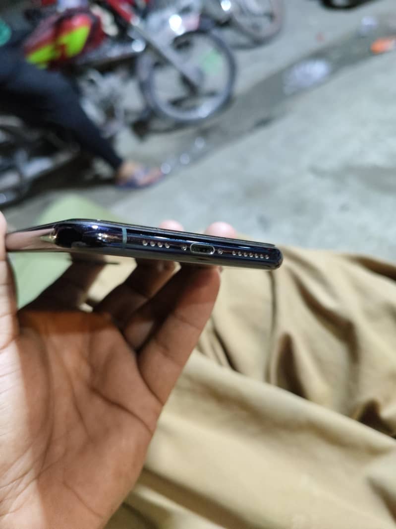Apple iPhone 11 Pro Max 3