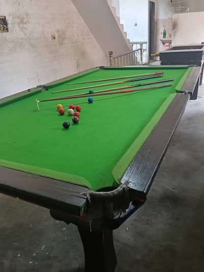 snoker table