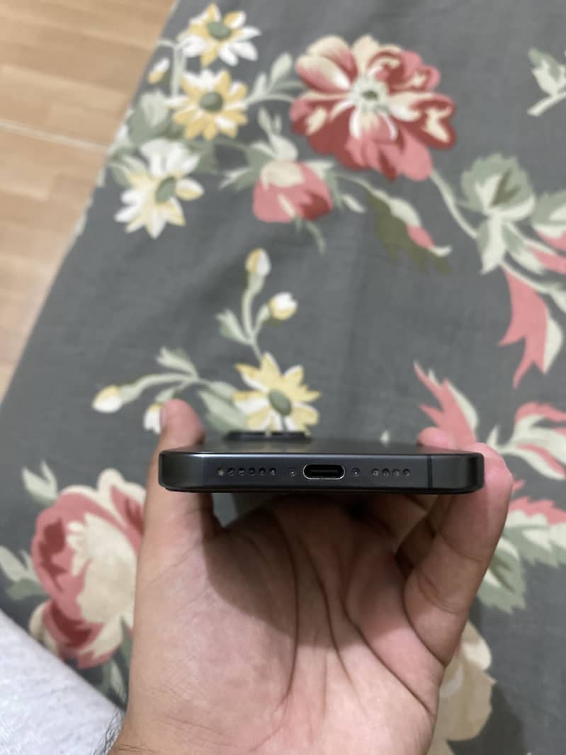Apple iPhone 15 Pro Max 1