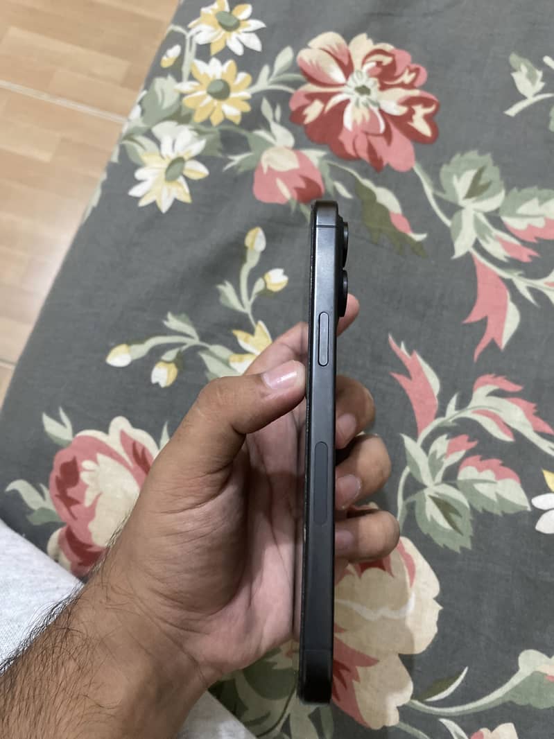 Apple iPhone 15 Pro Max 2