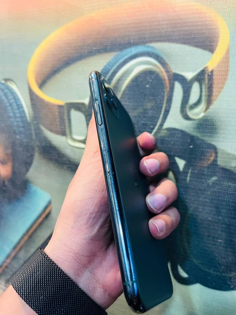 Apple iPhone 11 Pro Max 0