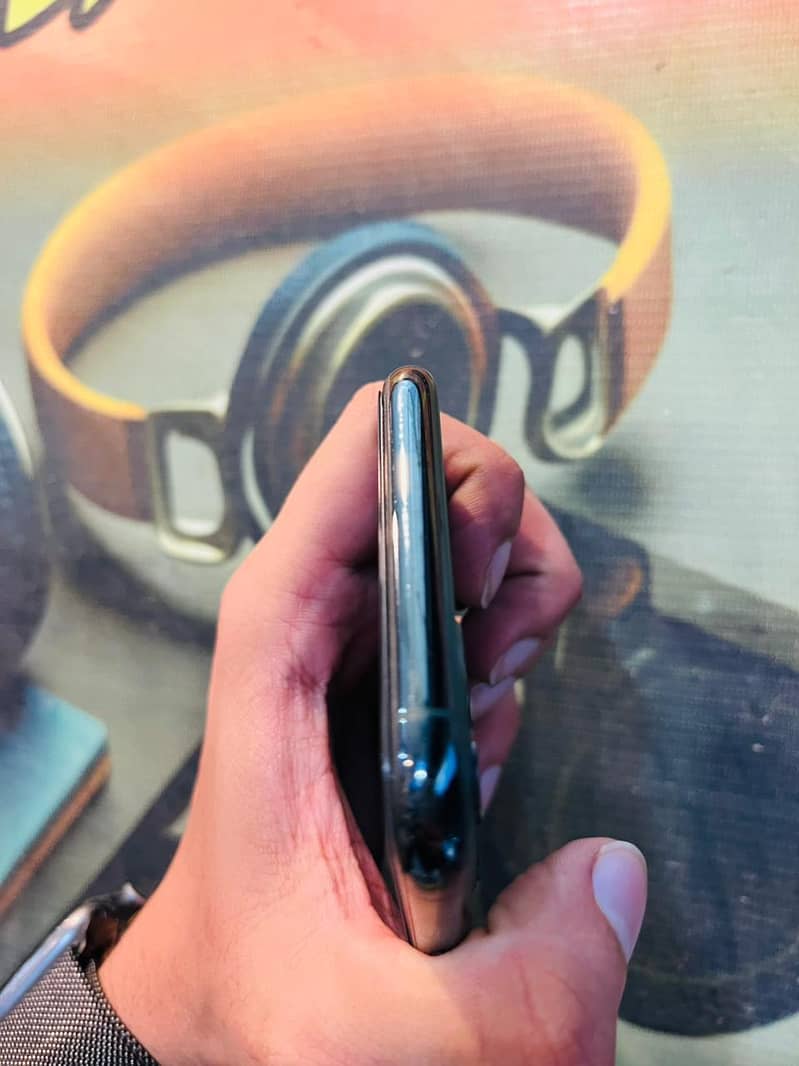 Apple iPhone 11 Pro Max 2