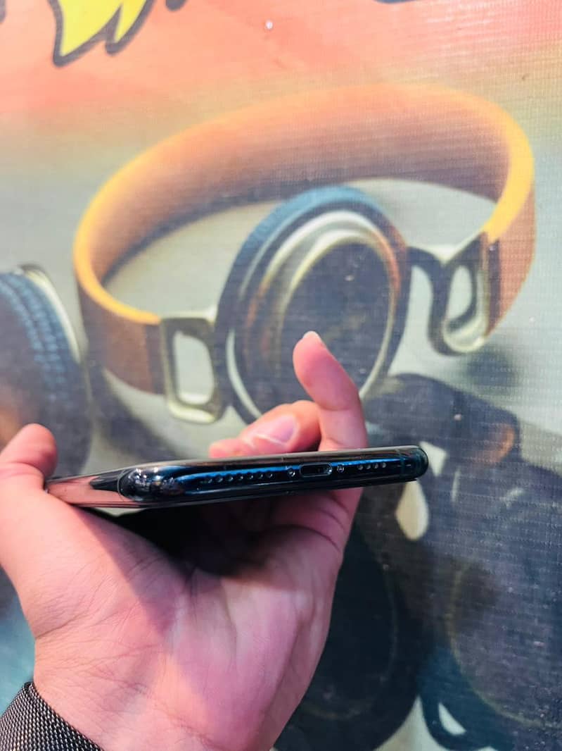 Apple iPhone 11 Pro Max 4