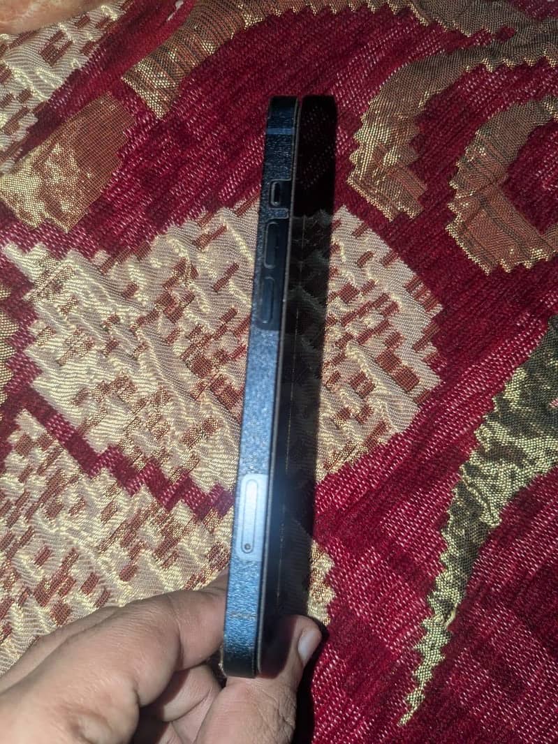 Apple iPhone 13 2