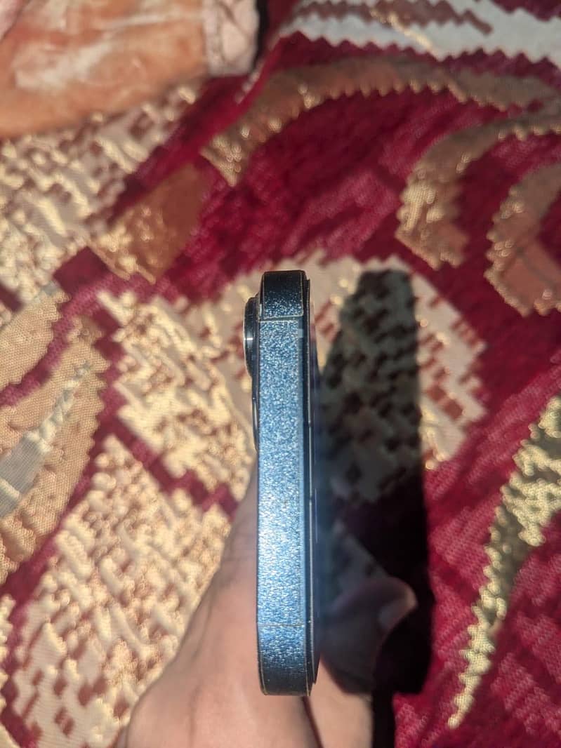 Apple iPhone 13 4