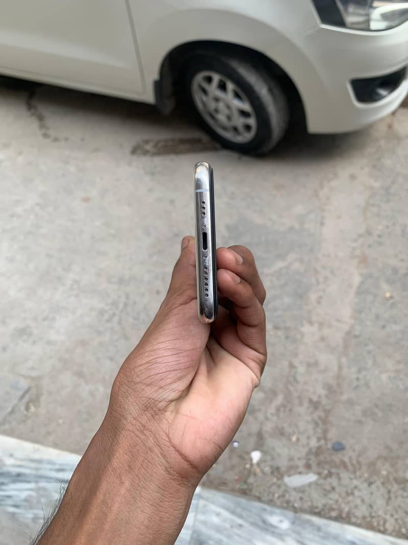Apple iPhone XS 3