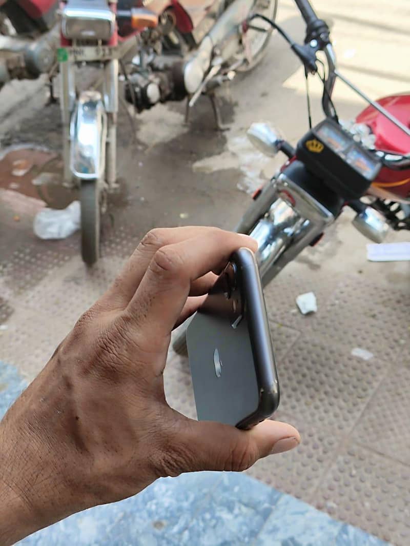 Apple iPhone 11 2