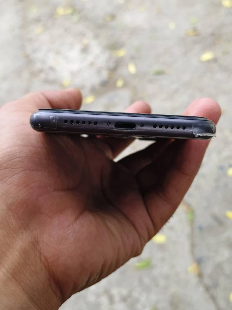 Apple iPhone 11 7