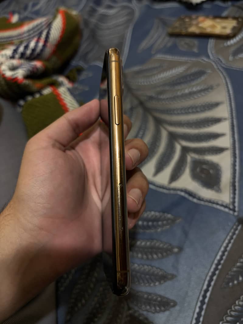 Apple iPhone 11 Pro 4