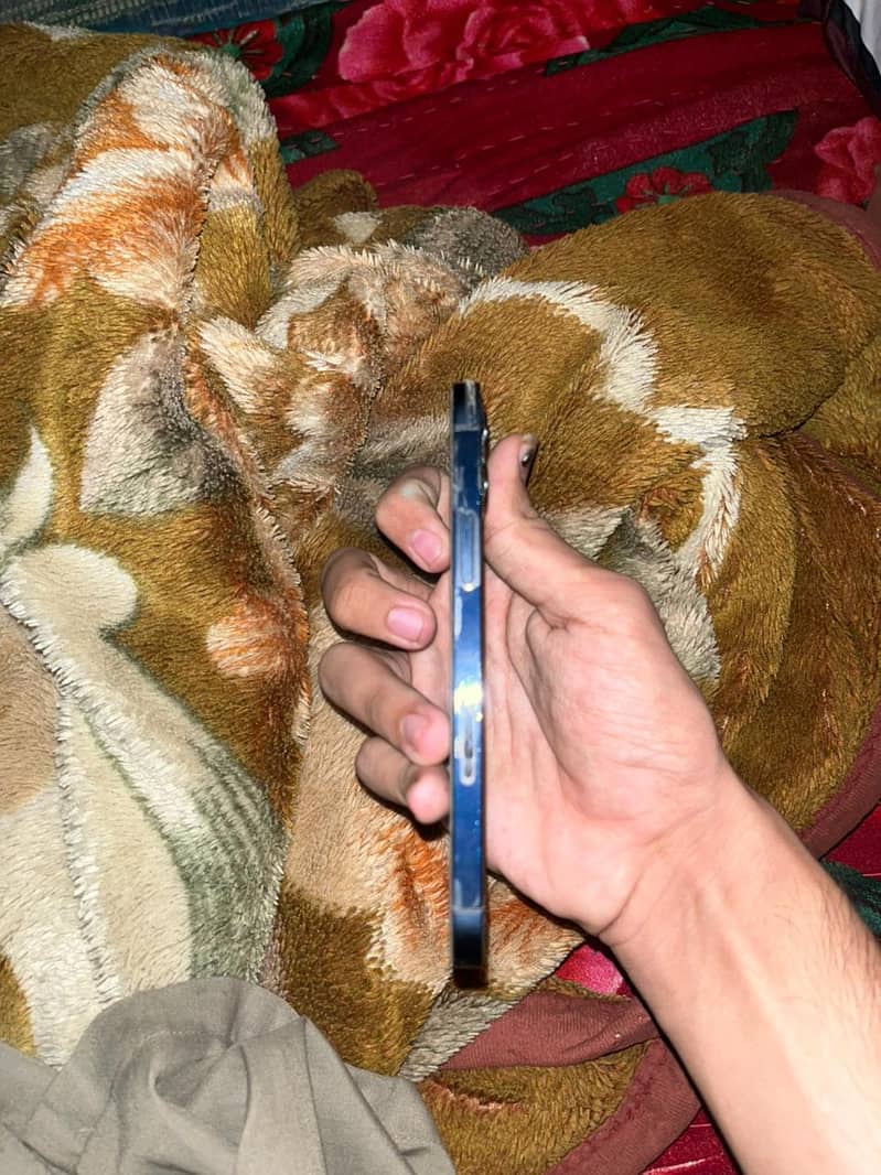 Apple iPhone 12 3