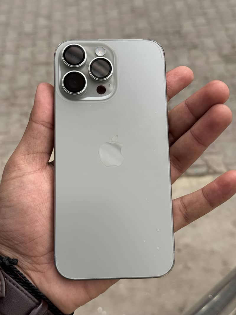 Apple iPhone 16 Pro Max 0