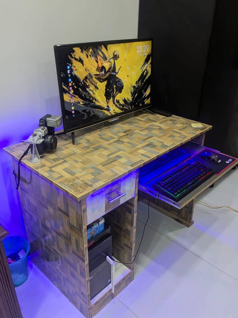 Gaming computer table 0