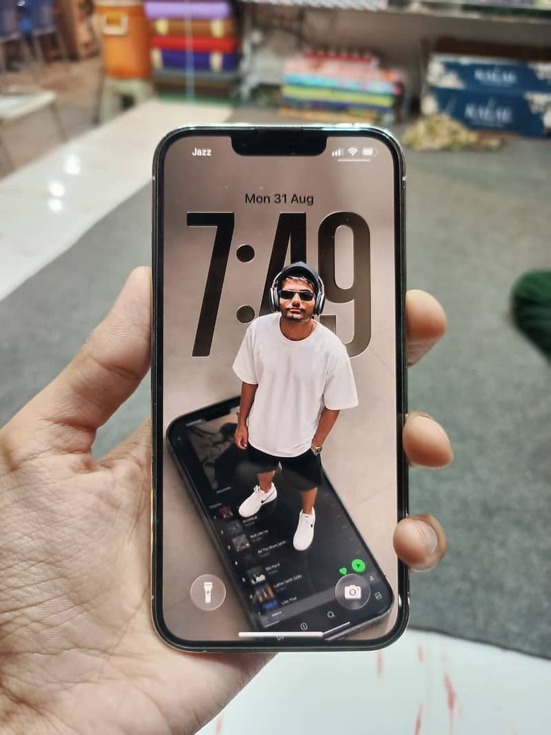 Apple iPhone 13 Pro 1