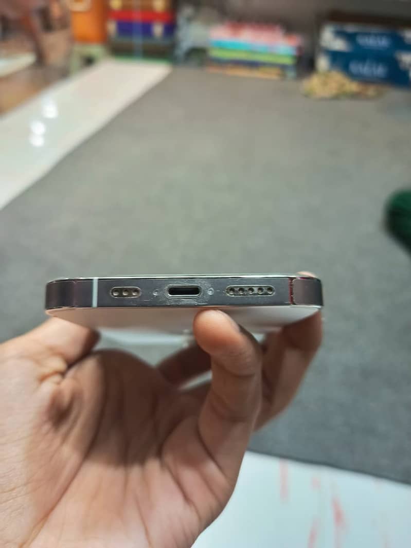 Apple iPhone 13 Pro 2