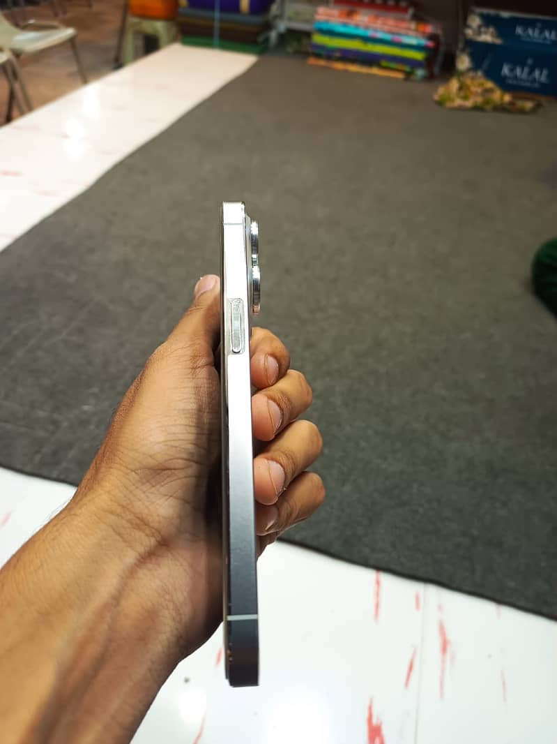 Apple iPhone 13 Pro 3