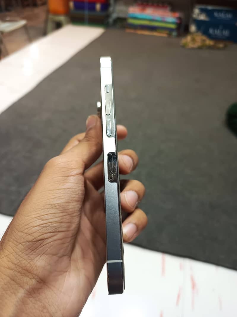 Apple iPhone 13 Pro 4