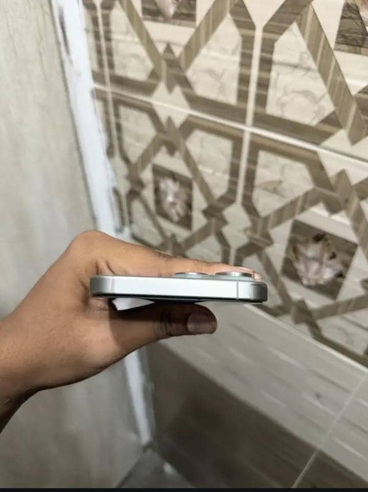 Apple iPhone 15 Pro Max 1