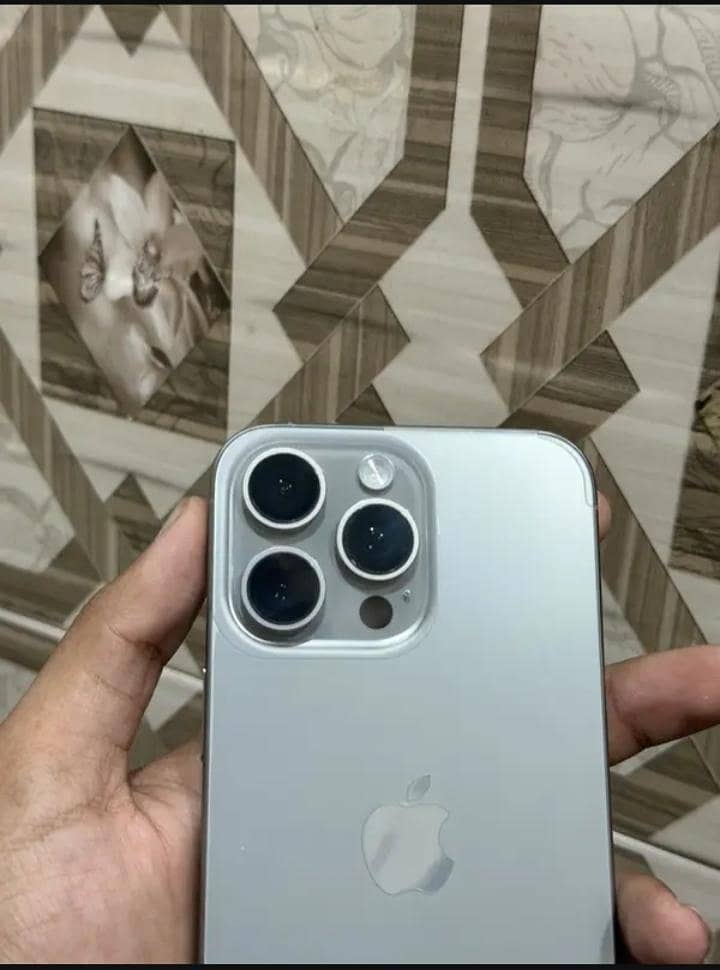 Apple iPhone 15 Pro Max 3