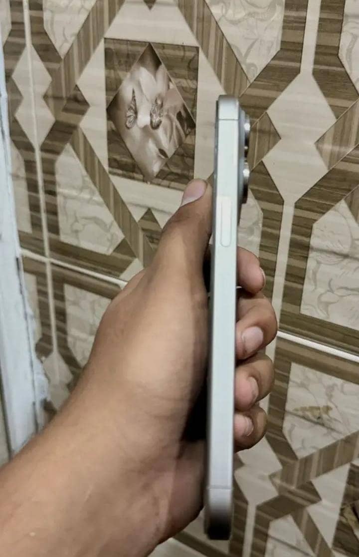 Apple iPhone 15 Pro Max 4
