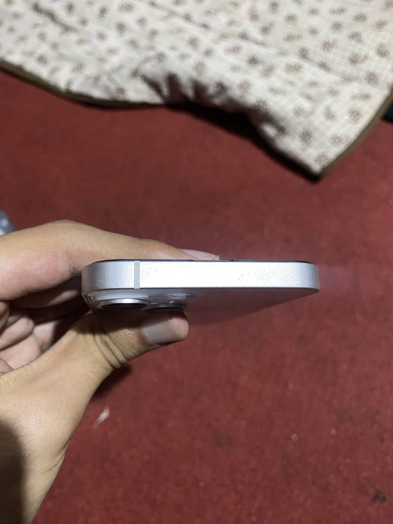 Apple iPhone 14 3