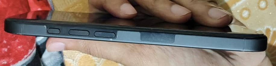 Apple iPhone 16 Pro 1