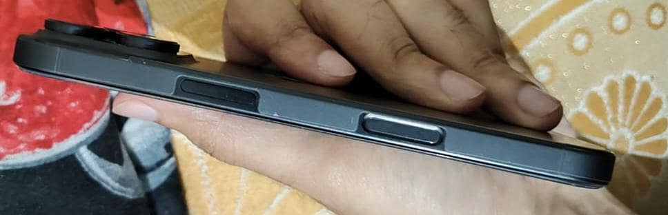 Apple iPhone 16 Pro 2