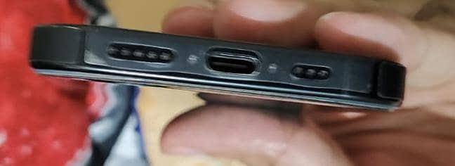 Apple iPhone 16 Pro 3