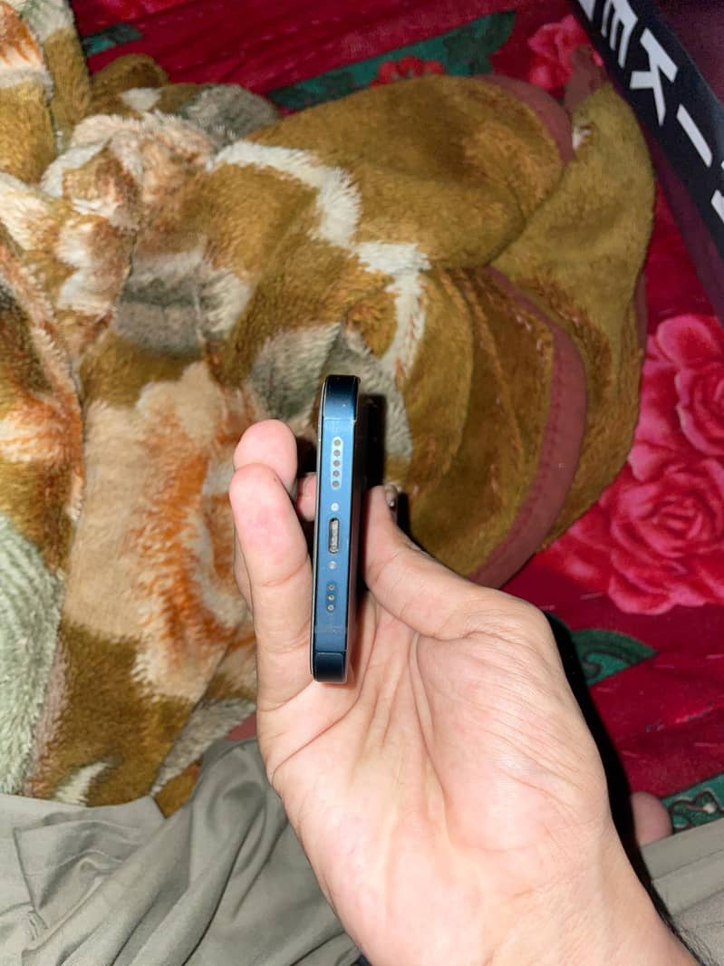 Apple iPhone 13 3